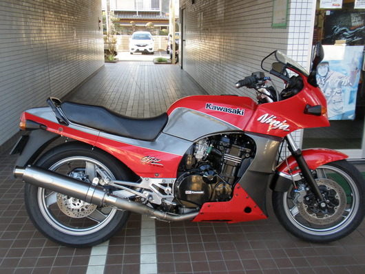 129GPZ900R(赤銀)右