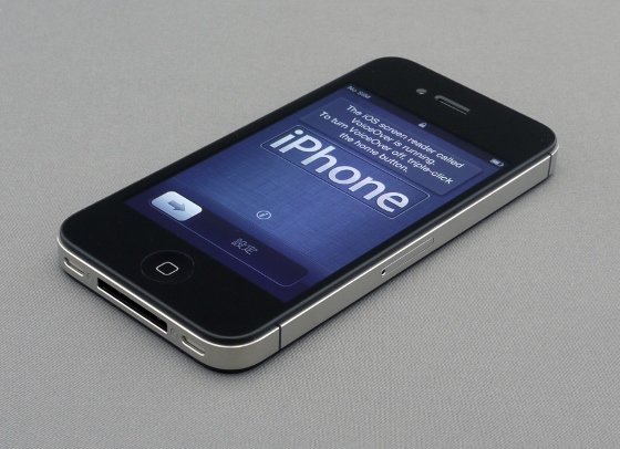 IPhone_4S_unboxing_17-10-11 (560x406)