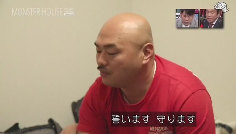 『モンスターハウス』莉音ちゃんの手にキスをするクロちゃん