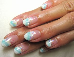 白と水色の爽やかピーコック