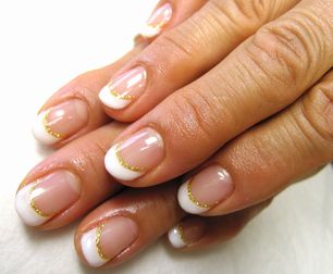 .シンプルフレンチネイル