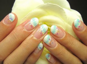白と水色の爽やかピーコック