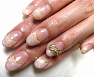ベージュフレンチドットネイル