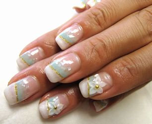 白とブルーとシェルの涼しげネイル