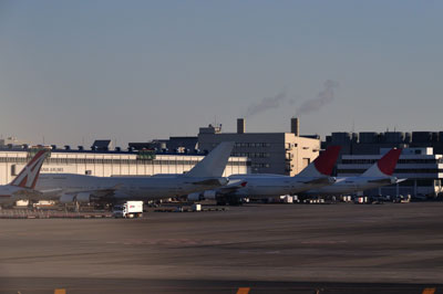DSC_8231JAL_B747_3機並びSM