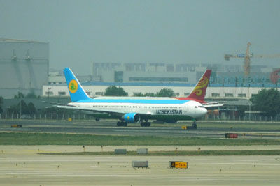 20170509DSCN7245ウズベキスタン航空B767北京SM