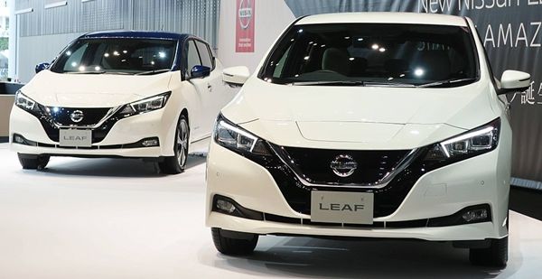 Nissan_Leaf_ZE1_01s