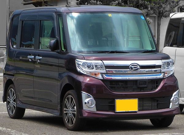 Daihatsu_Tanto_Custom_RS01s