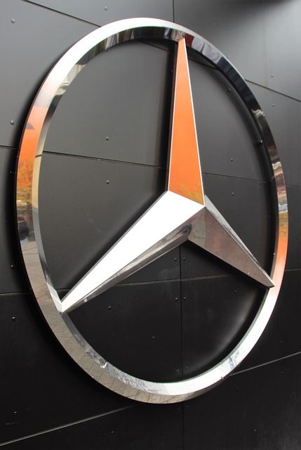 mercedes-star-1789973_960_720