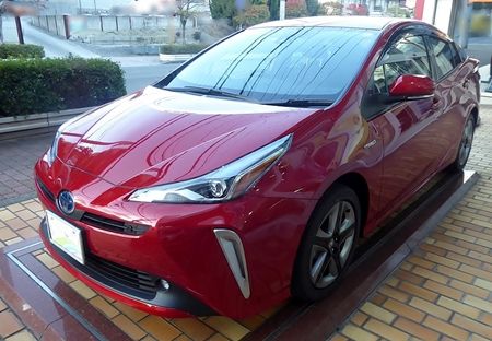 -Toyota_PRIUS_A_Premium_Touring001s