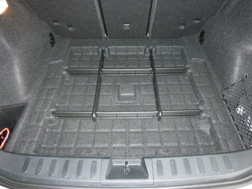 BMW E84 トランク床下