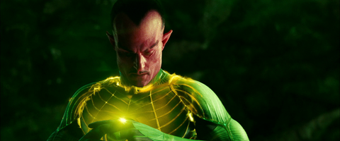 Sinestro_Turns_into_a_Yellow_Lantern