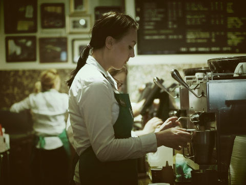 starbucks-barista-11_Fotor