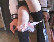 女の子のパンツずり下げ写真集「あしぱん。」 エロすぎてバカ売れ