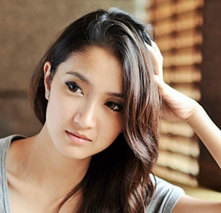 女性
