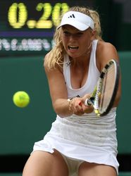 xnews2_Caroline Wozniacki - Wimbledon round 1 hq01