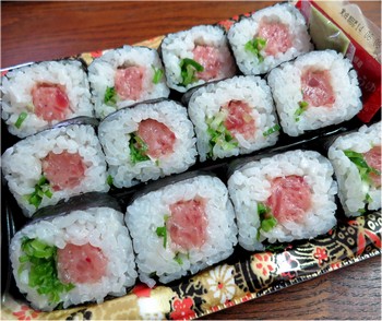 マルエツのネギトロ中巻と納豆巻き : haruharuの普段着ごはん