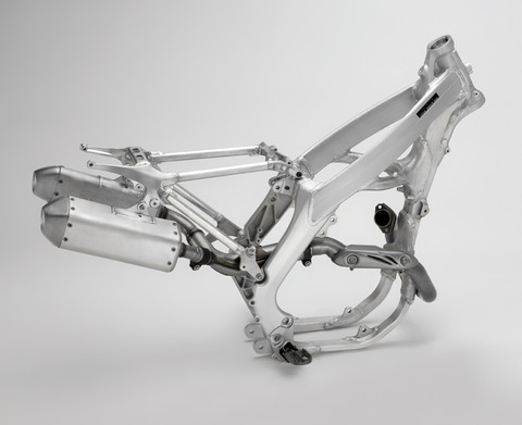 13_CRF450R_frame_exhaust_LR