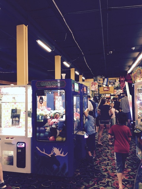 アメリカのゲームセンター 高校生の日常