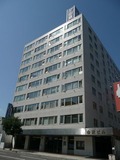 北口をでてすぐのビルにあります