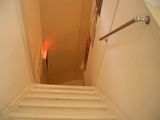 隠れ家に潜入する階段