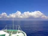 海は広く、空はどこまでも青かった。