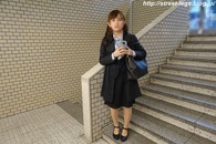 入学式後の大学生の子_02