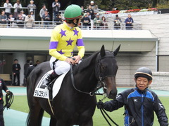 20151031 東京5R 2歳メイクデビュー ラルゴランド 12