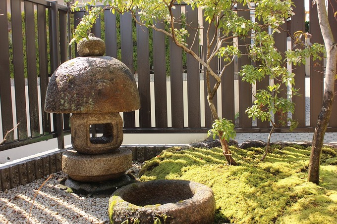 設置事例】かわいい石灯篭のあるお庭 : 岡崎市 老舗石屋㈱杉田石材店の