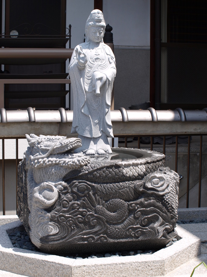 龍の石像 龍の石像