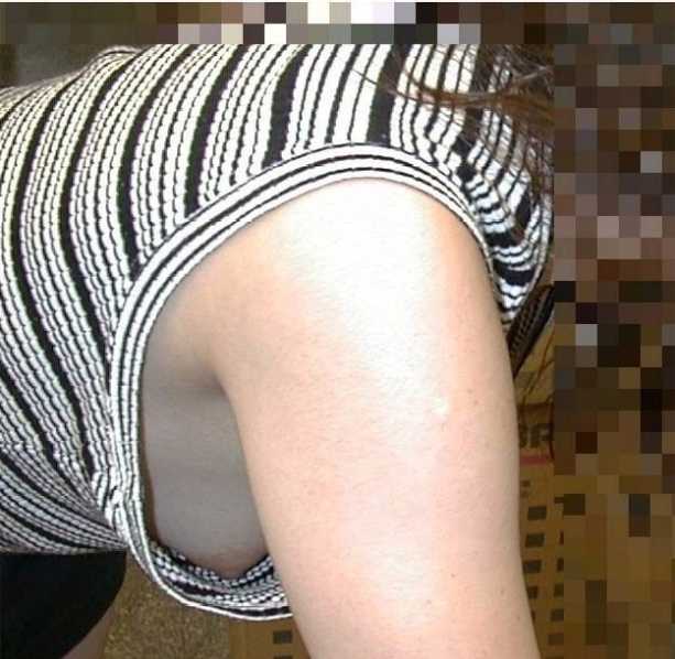 盗撮 胸　横 胸チラ・乳首チラ】ノースリーブの間から、綺麗な横乳が乳首まで丸見えだよ！チョッとエロ過ぎな胸チラ画 - オキニー