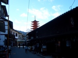 町屋通りと五重塔(豊国神社 千畳閣に隣接)
