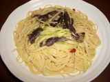 舞茸と黄ニラのパスタの完成