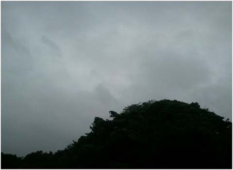 怪しい空模様