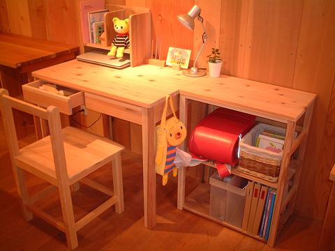 杉学習机 12月１日 予約ｽﾀｰﾄ 天然ムク家具とナチュラル空間のレンタルスペース すっぴん家具 マルタ