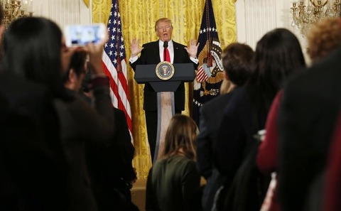 2017-02-17T232654Z_2_LYNXMPED1G0CQ_RTROPTP_3_USA-TRUMP