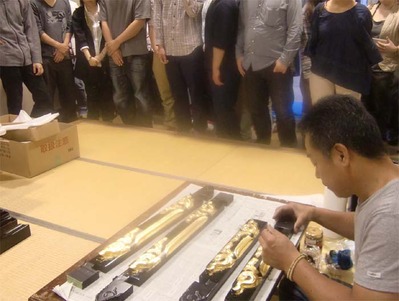 4-130531京都伝統工芸大学校の皆さん 金箔の部屋