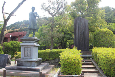 2-田邉朔朗銅像