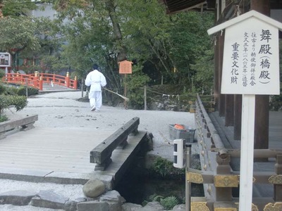 2.細殿右側の橋