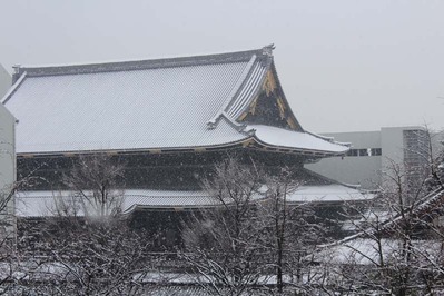 1-140214白い御影堂
