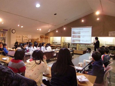 1-小学生が金箔押し体験