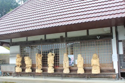 2-お出迎えの七福神の像