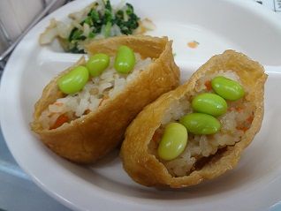 盛り付けられた稲荷