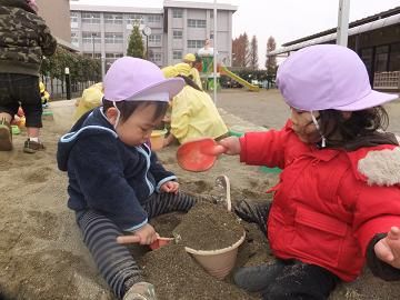 いちご戸外遊び　１