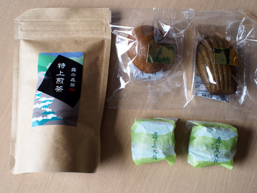 2017080710霧の森菓子工房のお菓子と特上煎茶