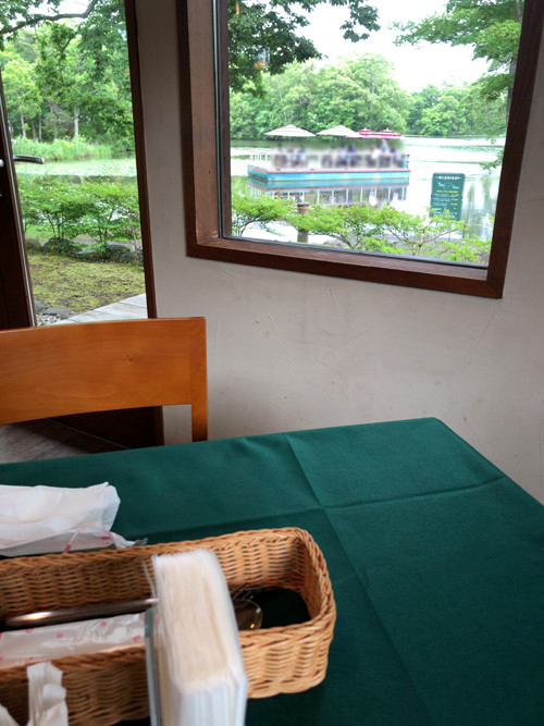 03Table De Rivageにて湖上クルーズの眺め
