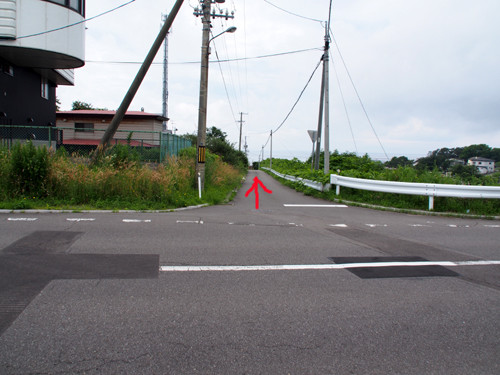 13志苔館跡への道