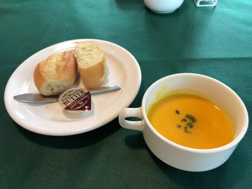 06Table De RivageのリバージュランチAのパンとスープ