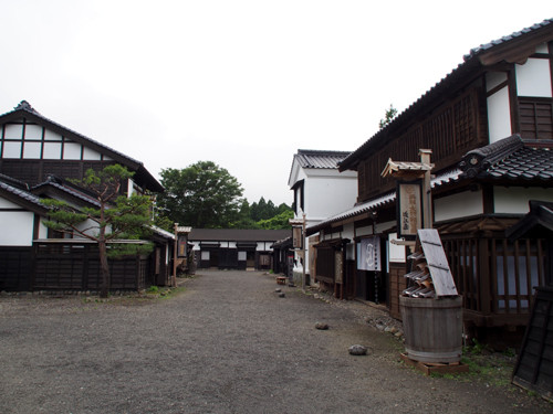 h310松前藩屋敷で沖の口奉行所前の通り