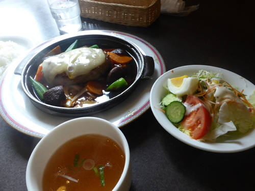 2017061402カチョカバロと野菜のハンバーグ